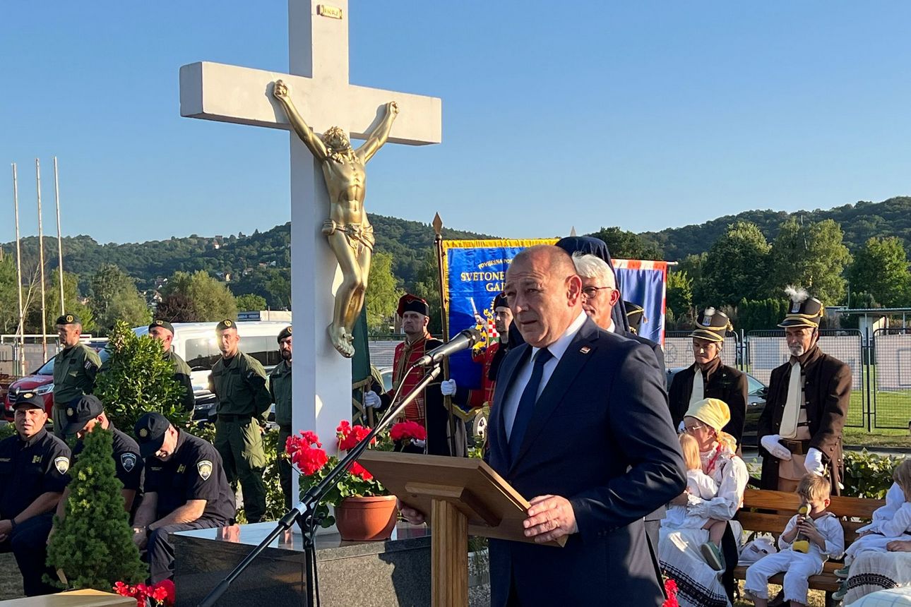 Otkrivanje spomen-biste hrvatskom branitelju Branku Bošnjaku
